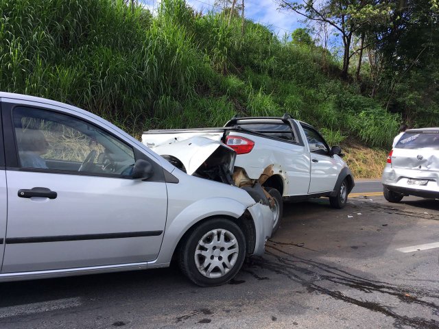 Acidente na BR-470, em Blumenau Acidente na BR-470, em Blumenau