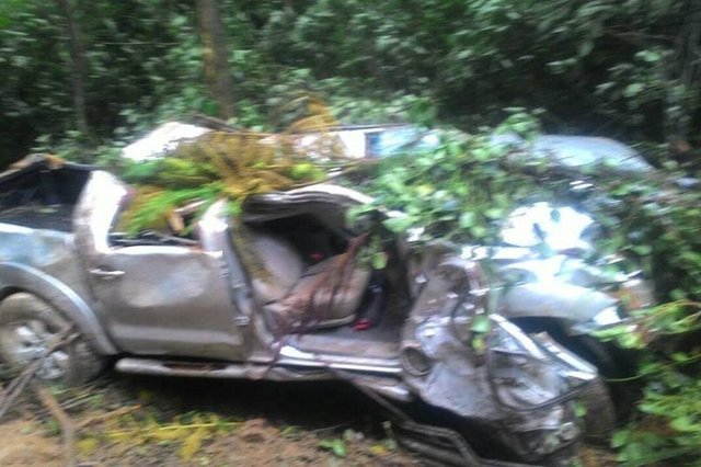 Casal sobrevive aps cair de ribenceira no km 16.800 da Serra Dona Francisca