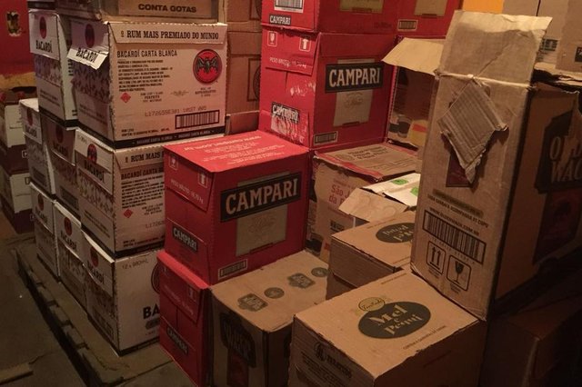 JOINVILLE, SANTA CATARINA, BRASIL (09/01/2017): Carga de bebidas roubada no Paraná é apreendida em distribuidora de Joinville JOINVILLE, SANTA CATARINA, BRASIL (09/01/2017): Carga de bebidas roubada no Paraná é apreendida em distribuidora de Joinville
