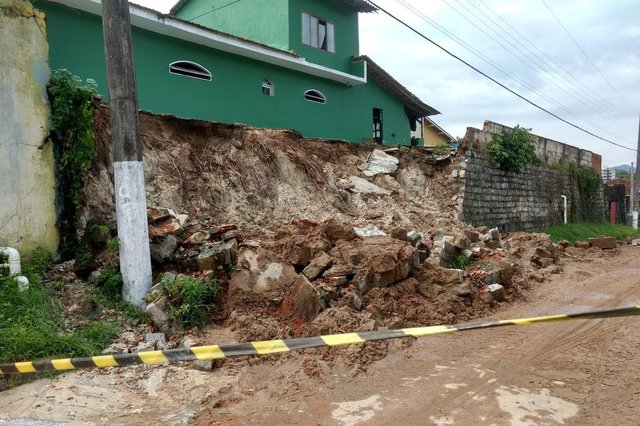 Chuva causa estragos em São Francisco do Sul Chuva causa estragos em São Francisco do Sul