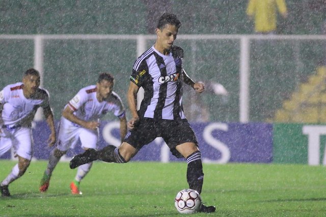 Henan , Figueirense Henan , Figueirense