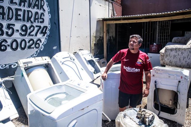 FLORIANOPOLIS, SC, BRASIL, 12.01.2018: Rescaldo das chuvas, enchentes e deslizamentos na ilha de Florianopolis. Na SC 405. Hamilton Freitas Barbosa (Foto: Diorgenes Pandini/Diario Catarinense)Indexador: Diorgenes Pandini FLORIANOPOLIS, SC, BRASIL, 12.01.2018: Rescaldo das chuvas, enchentes e deslizamentos na ilha de Florianopolis. Na SC 405. Hamilton Freitas Barbosa (Foto: Diorgenes Pandini/Diario Catarinense)Indexador: Diorgenes Pandini