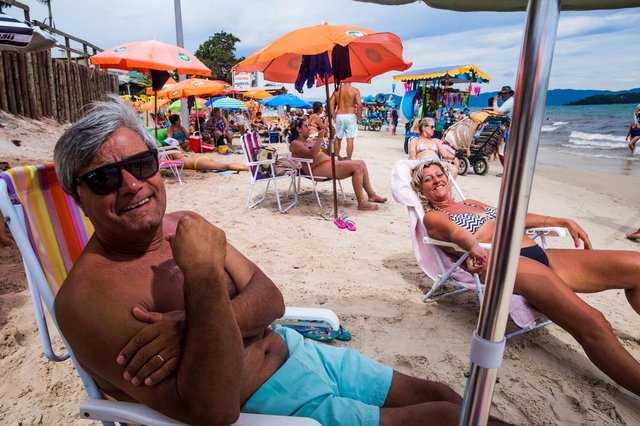 FLORIANOPOLIS, SC, BRASIL, 15.01.2018: Número record de Argentinos em Florianópolis, principalmente em Canasvieiras. Carlos Miranda e sua Esposa, Susana Blanco. (Foto: Diorgenes Pandini/Diario Catarinense)Indexador: Diorgenes Pandini FLORIANOPOLIS, SC, BRASIL, 15.01.2018: Número record de Argentinos em Florianópolis, principalmente em Canasvieiras. Carlos Miranda e sua Esposa, Susana Blanco. (Foto: Diorgenes Pandini/Diario Catarinense)Indexador: Diorgenes Pandini