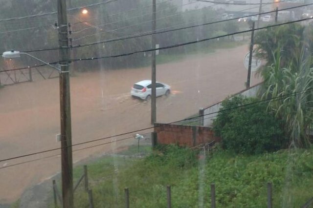Alagmento na Rua Bahia em Blumenau Alagmento na Rua Bahia em Blumenau