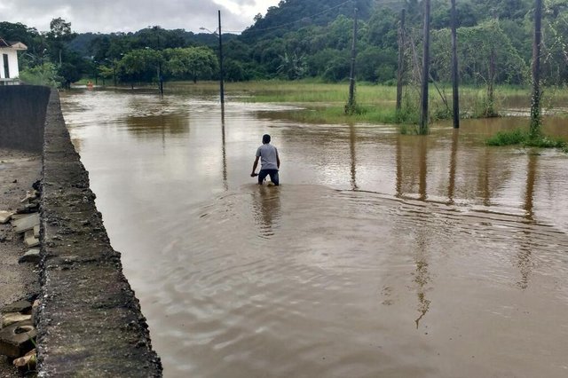 Jardim Sophia,agua na cintura Jardim Sophia,agua na cintura