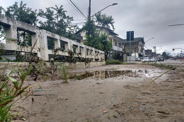 Chuva e pico de maré causam transtornos em Joinville. Ponte na Rua Vice-Prefeito Luís Carlos Garcia, no Santo Antônio. Chuva e pico de maré causam transtornos em Joinville. Ponte na Rua Vice-Prefeito Luís Carlos Garcia, no Santo Antônio.