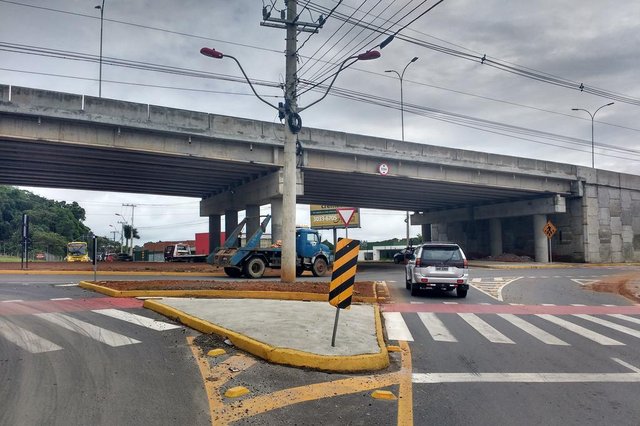 Chuva e pico de maré causam transtornos em Joinville. Trânsito no viaduto da Avenida Santos Dumont foi liberado para desafogar fluxo na Zona Norte e Leste. Chuva e pico de maré causam transtornos em Joinville. Trânsito no viaduto da Avenida Santos Dumont foi liberado para desafogar fluxo na Zona Norte e Leste.