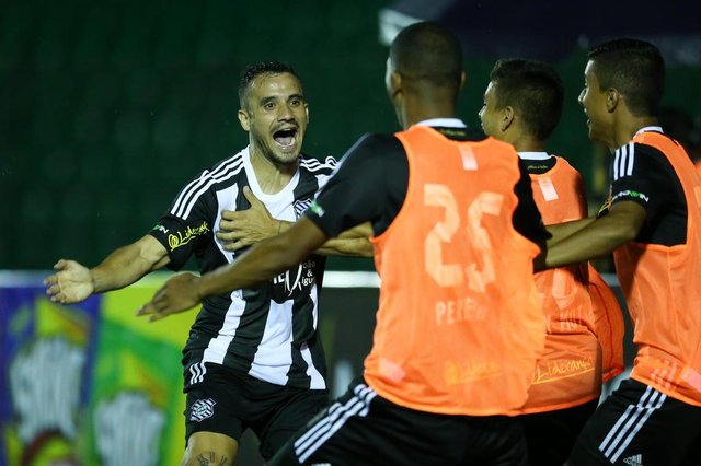 FLORIANÓPOLIS,SC BRASIL, 17/01/2018.FUTEBOL:Figueirense X Criciúma se enfrentam pela primeira rodada do Campeonato Catarinense 2018. na foto Maikon Leite comemora o gol. FLORIANÓPOLIS,SC BRASIL, 17/01/2018.FUTEBOL:Figueirense X Criciúma se enfrentam pela primeira rodada do Campeonato Catarinense 2018. na foto Maikon Leite comemora o gol.