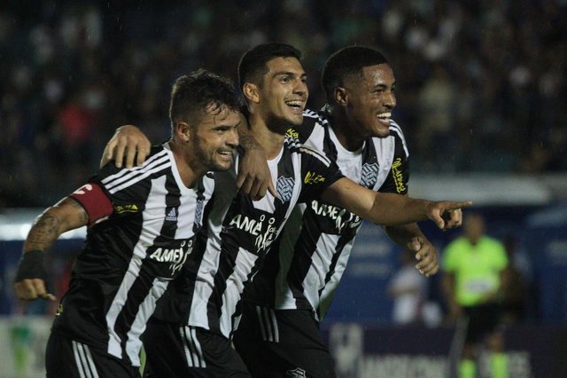 Catarinense 2018, Tubarão x FigueirenseTubarão - SC - ESPORTE - Catarinense 2018 - Lance da partida entre Atlético Tubarão e Figueirense pela segunda rodada do Campeonato Catarinense 2018 no estádio Domingos Gonzales em Tubarão. Foto: Guilherme Hahn/EspecialIndexador: Guilherme Hahn/Especial Catarinense 2018, Tubarão x FigueirenseTubarão - SC - ESPORTE - Catarinense 2018 - Lance da partida entre Atlético Tubarão e Figueirense pela segunda rodada do Campeonato Catarinense 2018 no estádio Domingos Gonzales em Tubarão. Foto: Guilherme Hahn/EspecialIndexador: Guilherme Hahn/Especial