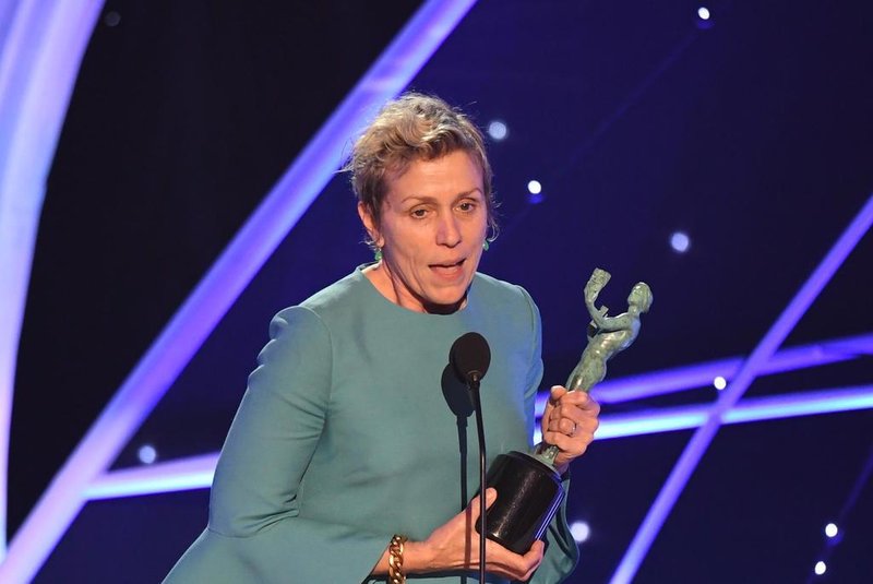 Frances McDormand receives the award for Outstanding Performance by a Female Actor in a Leading Role during the 24th Annual Screen Actors Guild Awards show at The Shrine Auditorium on January 21, 2018 in Los Angeles, California. / AFP PHOTO / Mark RALSTON