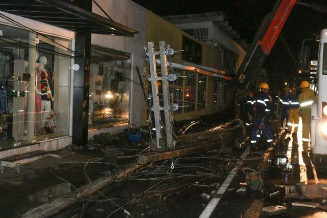 Equipe da Prefeitura realiza força-tarefa após tempestade Equipe da Prefeitura realiza força-tarefa após tempestade