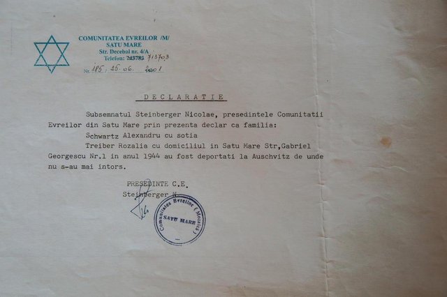 FLORIANOPOLIS, SC, BRASIL, 08/01/2018 - ENTREVISTA NOS - Gabriela Schwartz Heilbraun, sobrevivente do Holocausto, esteve presa em Auschwitz, durante a Segunda Guerra MundialFoto:Certidão de óbito dos pais de Gabriela, como morreram no campo de concentração, a associação judaica de SatuMare fez essa declaração (em romeno) que informa que os casal foi deportado à Auschwitz de onde jamais retornaramLocal: FlorianópolisIndexador: Betina HumeresFonte: Diário Catarinense FLORIANOPOLIS, SC, BRASIL, 08/01/2018 - ENTREVISTA NOS - Gabriela Schwartz Heilbraun, sobrevivente do Holocausto, esteve presa em Auschwitz, durante a Segunda Guerra MundialFoto:Certidão de óbito dos pais de Gabriela, como morreram no campo de concentração, a associação judaica de SatuMare fez essa declaração (em romeno) que informa que os casal foi deportado à Auschwitz de onde jamais retornaramLocal: FlorianópolisIndexador: Betina HumeresFonte: Diário Catarinense