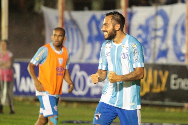 Catarinense 2018, Hercilio Luz x AvaiTubarão - SC - ESPORTE - Lance da partida entre Hercilio Luz e Avai pela terceira rodada do Campeonato Catarinense 2018 no estádio Anibal Costa em Tubarão. Foto: Guilherme Hahn/EspecialIndexador: Guilherme Hahn/Especial Catarinense 2018, Hercilio Luz x AvaiTubarão - SC - ESPORTE - Lance da partida entre Hercilio Luz e Avai pela terceira rodada do Campeonato Catarinense 2018 no estádio Anibal Costa em Tubarão. Foto: Guilherme Hahn/EspecialIndexador: Guilherme Hahn/Especial