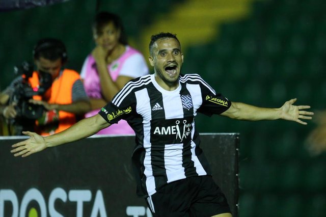 FLORIANÓPOLIS,SC BRASIL, 17/01/2018.FUTEBOL:Figueirense X Criciúma se enfrentam pela primeira rodada do Campeonato Catarinense 2018. na foto Maikon Leite comemora o gol. FLORIANÓPOLIS,SC BRASIL, 17/01/2018.FUTEBOL:Figueirense X Criciúma se enfrentam pela primeira rodada do Campeonato Catarinense 2018. na foto Maikon Leite comemora o gol.