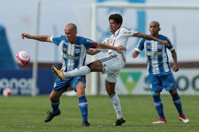 FLORIANÓLPOLIS, SC, BRASIL, 26/01/2018. ESPORTE: Avaí X Figueirense se enfrentam no clássico 440 , no estádio da Ressacada pela 4ª rodada do Campeonato Catarinense 2018. na foto os jogadores Maikon Leite e João Paulo do Figueirense comemoram o gol marcado por João Paulo de pênalti. FLORIANÓLPOLIS, SC, BRASIL, 26/01/2018. ESPORTE: Avaí X Figueirense se enfrentam no clássico 440 , no estádio da Ressacada pela 4ª rodada do Campeonato Catarinense 2018. na foto os jogadores Maikon Leite e João Paulo do Figueirense comemoram o gol marcado por João Paulo de pênalti.