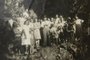 Moradores de Conceição da Linha Feijó durante a Inauguração da Gruta de Nossa Senhora de Lourdes, em 11 de fevereiro de 1943. Registro do fotógrafo Valério Zattera
