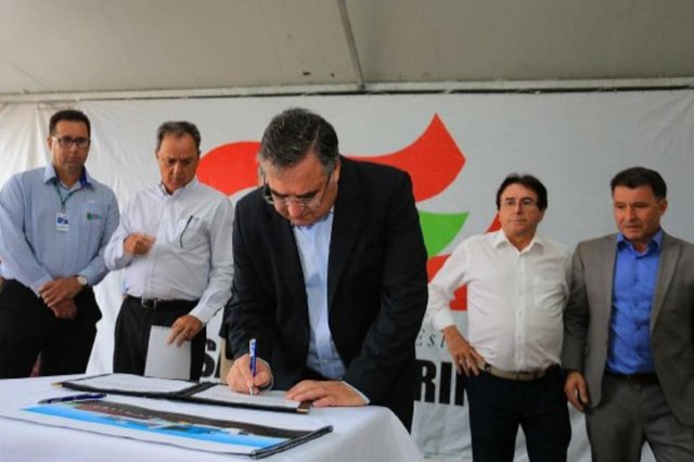 Raimundo Colombo autoriza licitação para construir novo portão de acesso no Porto de São Francisco do Sul. Raimundo Colombo autoriza licitação para construir novo portão de acesso no Porto de São Francisco do Sul.
