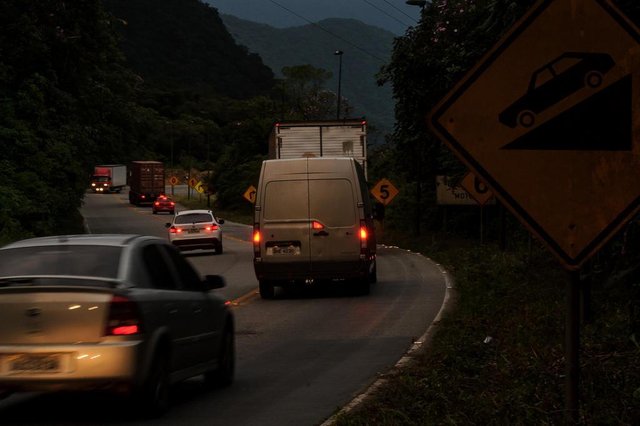 JOINVILLE, SC, BRASIL, 31-01-2018Condições da Serra Dona Francisca ( SC 418 ), em Joinville. Vegetação está cobrindo a sinalização e roubo de fios de cobre deixaram a Serra sem luz. Na primeira curva da Serra, só em janeiro, aconteceram 3 acidentes... JOINVILLE, SC, BRASIL, 31-01-2018Condições da Serra Dona Francisca ( SC 418 ), em Joinville. Vegetação está cobrindo a sinalização e roubo de fios de cobre deixaram a Serra sem luz. Na primeira curva da Serra, só em janeiro, aconteceram 3 acidentes...