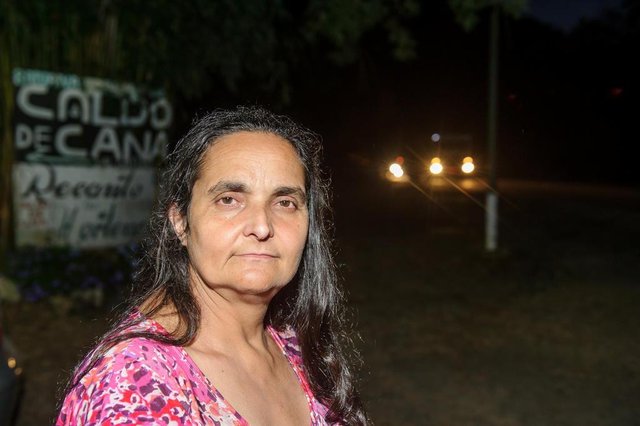 JOINVILLE, SC, BRASIL, 31-01-2018Condições da Serra Dona Francisca ( SC 418 ), em Joinville. Vegetação está cobrindo a sinalização e roubo de fios de cobre deixaram a Serra sem luz. Na foto a senhora Márcia Romilda Hass, ela tem um comércio as margens da rodovia e sofre com a situação da estrada JOINVILLE, SC, BRASIL, 31-01-2018Condições da Serra Dona Francisca ( SC 418 ), em Joinville. Vegetação está cobrindo a sinalização e roubo de fios de cobre deixaram a Serra sem luz. Na foto a senhora Márcia Romilda Hass, ela tem um comércio as margens da rodovia e sofre com a situação da estrada