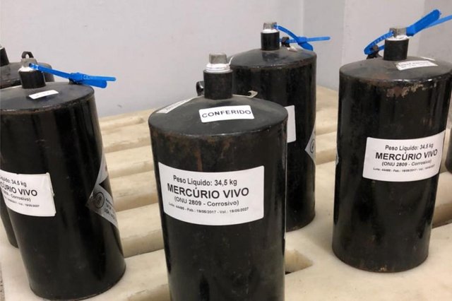 Ibama apreende 430 quilos de mercúrio e suspende empresa de Joinville Ibama apreende 430 quilos de mercúrio e suspende empresa de Joinville