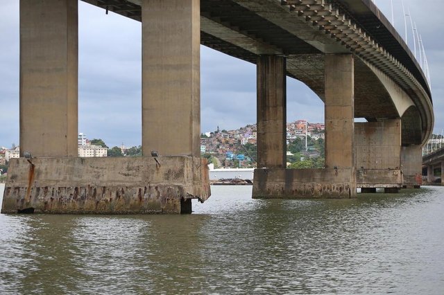 FLORIANÓPOLIS, SC, BRASIL, 07-02-2018: Estado de conservação das pontes Pedro Ivo e Colombo Salles. FLORIANÓPOLIS, SC, BRASIL, 07-02-2018: Estado de conservação das pontes Pedro Ivo e Colombo Salles.