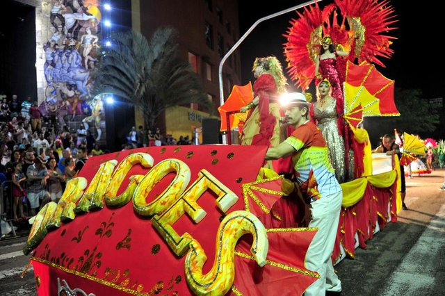 JOINVILLE,SC,BRASIL,10-02-2018.Desfile de Carnaval 2018,avenida Beira Rio.Ronaldo Adriano Tavares Barbosa,manobrista do carro da dragoes do samba.(Foto:Salmo Duarte/A Notícia) JOINVILLE,SC,BRASIL,10-02-2018.Desfile de Carnaval 2018,avenida Beira Rio.Ronaldo Adriano Tavares Barbosa,manobrista do carro da dragoes do samba.(Foto:Salmo Duarte/A Notícia)