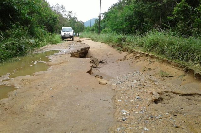 Enxurrada danifica estrada em Santo Amaro da Imperatriz, no bairro Vargem do Braço Enxurrada danifica estrada em Santo Amaro da Imperatriz, no bairro Vargem do Braço