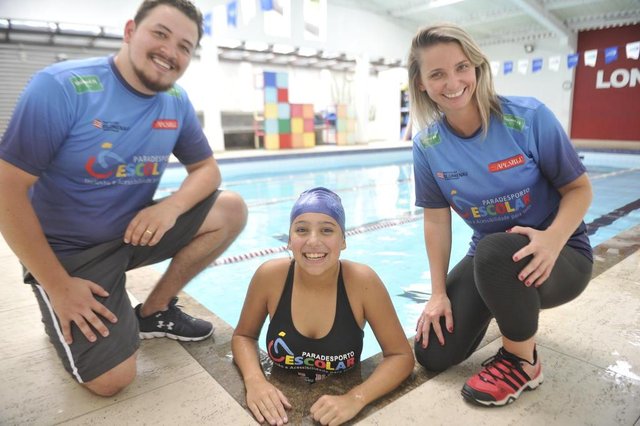 Blumenau - SC - Brasil - 09022018 - Nadadora Isabelle Garcia Velásquez é promessa para as próximas Paralimpíadas, Jair Hank treinador e Giselle Chirolli diretora do paradesporto de Blumenau. Blumenau - SC - Brasil - 09022018 - Nadadora Isabelle Garcia Velásquez é promessa para as próximas Paralimpíadas, Jair Hank treinador e Giselle Chirolli diretora do paradesporto de Blumenau.