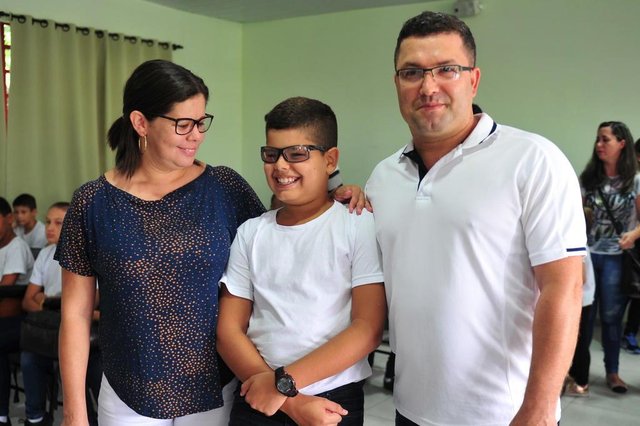 JOINVILLE,SC,BRASIL,14-02-2018.Colégio policial militar.Samuel Antonio,Magada Tiago com o filho João Vitor da Silva.(Foto:Salmo Duarte/A Notícia) JOINVILLE,SC,BRASIL,14-02-2018.Colégio policial militar.Samuel Antonio,Magada Tiago com o filho João Vitor da Silva.(Foto:Salmo Duarte/A Notícia)