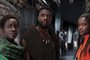 Lupita Nyongo como Nakia, Chadwick Boseman como TChalla, o Pantera Negra, e Letitia Wright como Shuri no filme Pantera Negra