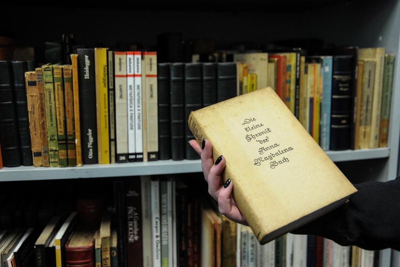 Acervo de livros da família Bornheim foi doado à biblioteca da UCS