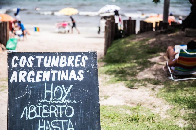 FLORIANOPOLIS, SC, BRASIL, 15.01.2018: Número record de Argentinos em Florianópolis, principalmente em Canasvieiras. (Foto: Diorgenes Pandini/Diario Catarinense)Indexador: Diorgenes Pandini FLORIANOPOLIS, SC, BRASIL, 15.01.2018: Número record de Argentinos em Florianópolis, principalmente em Canasvieiras. (Foto: Diorgenes Pandini/Diario Catarinense)Indexador: Diorgenes Pandini