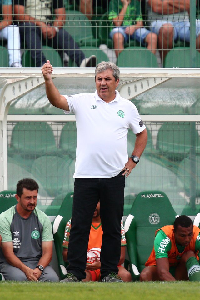 Gilson Kleina disse que adversários jogam fechado contra a Chapecoense Gilson Kleina disse que adversários jogam fechado contra a Chapecoense