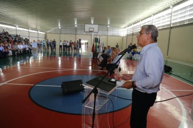 Governador em exercício Eduardo Pinho Moreira veio a Joinville para inaugurar a Escola Estadual Governador Celso Ramos Governador em exercício Eduardo Pinho Moreira veio a Joinville para inaugurar a Escola Estadual Governador Celso Ramos
