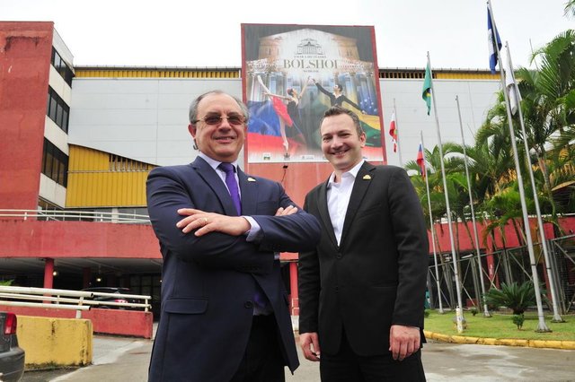JOINVILLE,SC,BRASIL,15-02-2018.Jornal A Notícia Comemora 95 anos.Jaekel Antonio de Souza,comandante do bombeiros voluntário de Joinville.E-D.Valdir Steglich e Pavel Kazarian Presidente e Diretor Geral da Escola do Teatro Bolshoi no Brasil.(Foto:Salmo Duarte/A Notícia) JOINVILLE,SC,BRASIL,15-02-2018.Jornal A Notícia Comemora 95 anos.Jaekel Antonio de Souza,comandante do bombeiros voluntário de Joinville.E-D.Valdir Steglich e Pavel Kazarian Presidente e Diretor Geral da Escola do Teatro Bolshoi no Brasil.(Foto:Salmo Duarte/A Notícia)
