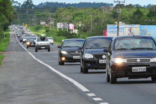 ARAQUARI,SC,BRASIL,01-01-2018.Movimento na Br 280 trecho de Araquari.(Foto:Salmo Duarte/A Notícia) ARAQUARI,SC,BRASIL,01-01-2018.Movimento na Br 280 trecho de Araquari.(Foto:Salmo Duarte/A Notícia)