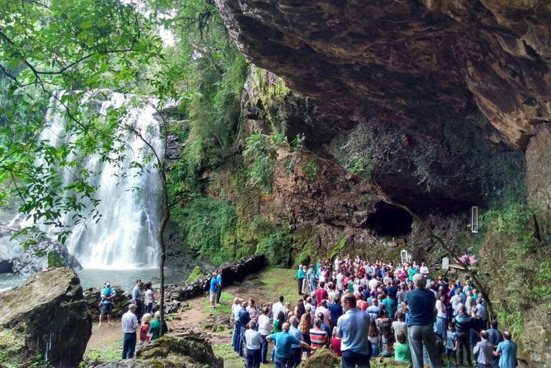 cerimônia que lembrou os 75 anos da gruta de Lourdes, em Conceição da Linha Feijó, domingo (25.02)