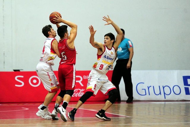 CAXIAS DO SUL, RS, BRASIL 27/02/2018Caxias Basquete x Basquete Cearense, jogo válido pelo NBB disputado no ginásio do Vascão. (Marcelo Casagrande/Agência RBS) CAXIAS DO SUL, RS, BRASIL 27/02/2018Caxias Basquete x Basquete Cearense, jogo válido pelo NBB disputado no ginásio do Vascão. (Marcelo Casagrande/Agência RBS)