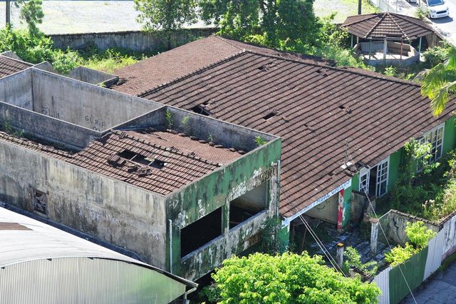 JOINVILLE,SC,BRASIL,23-02-2018.Predio do CEI Padre Carlos está abandonado e com muita água parada em sua estrutura.(Foto:Salmo Duarte/A Notícia) JOINVILLE,SC,BRASIL,23-02-2018.Predio do CEI Padre Carlos está abandonado e com muita água parada em sua estrutura.(Foto:Salmo Duarte/A Notícia)