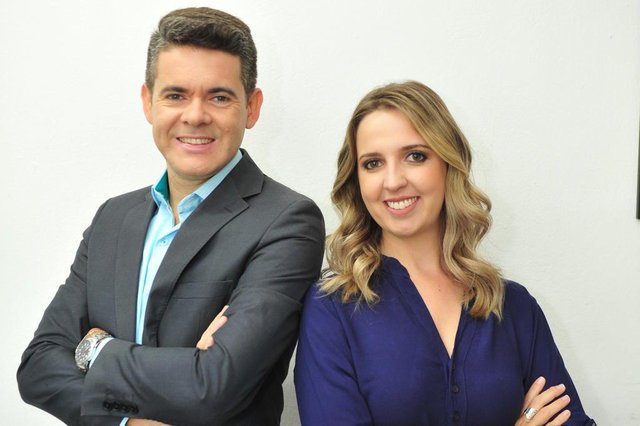 Café das Seis, que vai ao ar das 6h às 8h. Marcos Pereira e Carolina Wanzuita estarão a postos logo no início do dia para que os ouvintes já acordem bem informados. Café das Seis, que vai ao ar das 6h às 8h. Marcos Pereira e Carolina Wanzuita estarão a postos logo no início do dia para que os ouvintes já acordem bem informados.