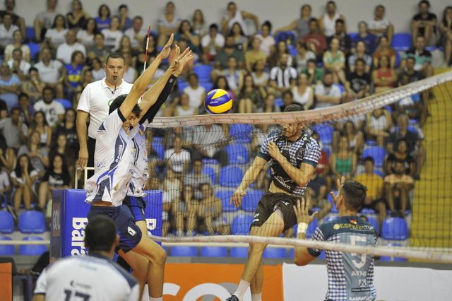 Blumenau - SC - Brasil - 03032018 - Dois jogos movimentaram o ginásio Galegão na noite de sábado, primeiro basquete feminino Blumenau x Catanduva, depois foi o volei masculino Apan Blumenau x Monte Cristo Blumenau - SC - Brasil - 03032018 - Dois jogos movimentaram o ginásio Galegão na noite de sábado, primeiro basquete feminino Blumenau x Catanduva, depois foi o volei masculino Apan Blumenau x Monte Cristo