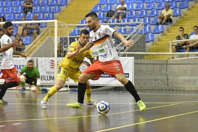 Blumenau Futsal perde para equipe de Jaraguá do Sul Blumenau Futsal perde para equipe de Jaraguá do Sul