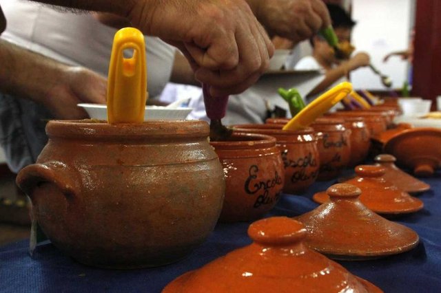 O Concurso Gastronômico Sopa de Siri já é tradicional no calendário de festas de São José. Neste ano, a competição será no dia 25 de março, das 10h às 17h, na Praça Arnoldo de Souza, no Centro Histórico. Os interessados têm até o dia 23 de março para fazer a inscrição ligando (48) 3259-2368 ou (48) 98490-6865. O vencedor ganhará R$ 1 mil de premiação, enquanto o segundo lugar levará R$ 500, sendo que terceiro e quarto lugares receberão R$ 300 e R$ 200, respectivamente. O Concurso Gastronômico Sopa de Siri já é tradicional no calendário de festas de São José. Neste ano, a competição será no dia 25 de março, das 10h às 17h, na Praça Arnoldo de Souza, no Centro Histórico. Os interessados têm até o dia 23 de março para fazer a inscrição ligando (48) 3259-2368 ou (48) 98490-6865. O vencedor ganhará R$ 1 mil de premiação, enquanto o segundo lugar levará R$ 500, sendo que terceiro e quarto lugares receberão R$ 300 e R$ 200, respectivamente.