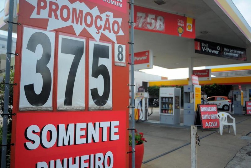  CAXIAS DO SUL, RS, BRASIL 06/03/2018Preço da Gasolina se mantem abaixo dos R$4,00 em grande parte dos postos da cidade. (Felipe Nyland/Agência RBS)