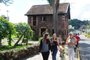  CAXIAS DO SUL, RS, BRASIL (05/03/2016) Casa de Pedra 2016. Turistas visitam a Casa de Pedra em plena Festa da Uva. na foto, visitantes de Porto Alegre. (Roni Rigon/Pioneiro)