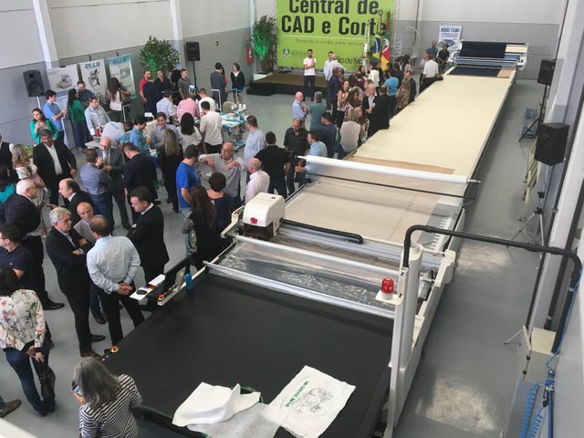 Cerca de 1 mil confecções na Serra poderão utilizar máquina de corte coletiva em Caxias do Sul Cerca de 1 mil confecções na Serra poderão utilizar máquina de corte coletiva em Caxias do Sul