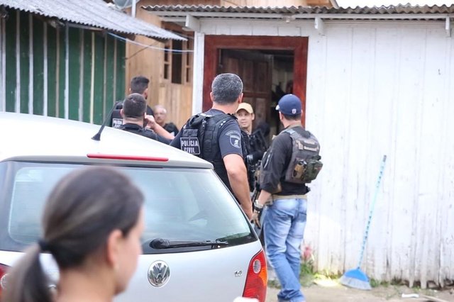 Cerca de 230 policiais civis de Santa Catarina estão cumprindo 40 mandados de busca e apreensão na manhã desta terça-feira em diversos locais do Estado pela operação Norte Seguro Cerca de 230 policiais civis de Santa Catarina estão cumprindo 40 mandados de busca e apreensão na manhã desta terça-feira em diversos locais do Estado pela operação Norte Seguro