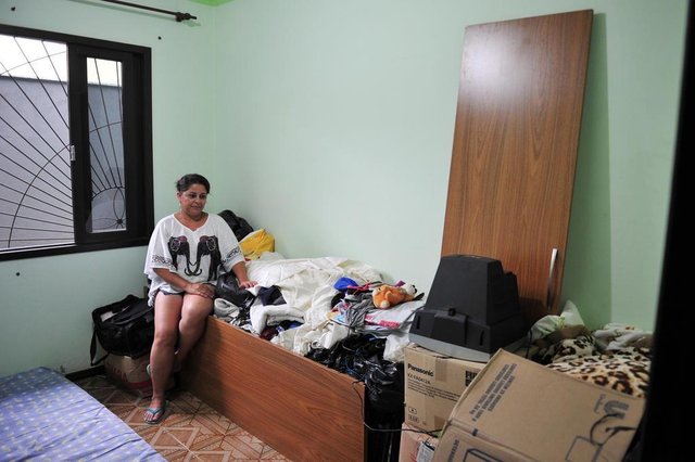 JOINVILLE,SC,BRASIL,08-03-2018.Moradores do bairro Vila Nova que tiveram suas casas tomadas pelas águas do mês de Janeiro ainda esperam pela liberação do FGTS.Gisele de Andrade.(Foto:Salmo Duarte/A Notícia) JOINVILLE,SC,BRASIL,08-03-2018.Moradores do bairro Vila Nova que tiveram suas casas tomadas pelas águas do mês de Janeiro ainda esperam pela liberação do FGTS.Gisele de Andrade.(Foto:Salmo Duarte/A Notícia)