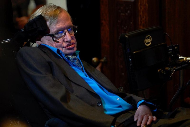 British scientist Stephen Hawking attends a press conference in London on July 20, 2015, where he and Russian entrepreneur and co-founder of the Breakthrough Prize, Yuri Milner, annouced the launch of Breakthrough Initiative, a new project to attempt to detect life in the Cosmos.  AFP PHOTO / NIKLAS HALLEN