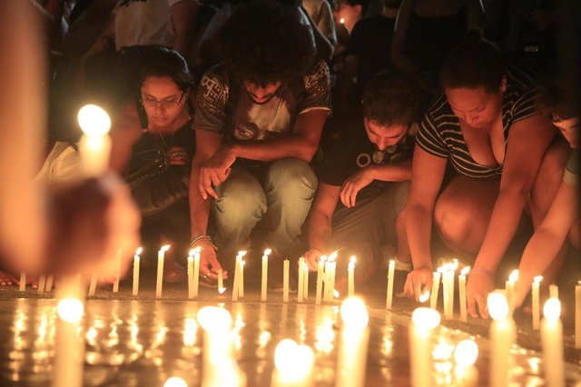 PORTO ALEGRE, RS, BRASIL, 15/03/2018- Manifestação pela Marielle, vereadora do PSOL assassinada no RJ. Ocorre na Esquina Democrática(FOTOGRAFO: ANSELMO CUNHA / AGENCIA RBS) PORTO ALEGRE, RS, BRASIL, 15/03/2018- Manifestação pela Marielle, vereadora do PSOL assassinada no RJ. Ocorre na Esquina Democrática(FOTOGRAFO: ANSELMO CUNHA / AGENCIA RBS)